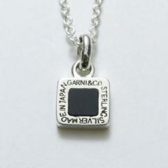 GARNI / ガルニ　Square Onyx Pendant-S