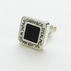 GARNI / ガルニ　Square Onyx Pierce