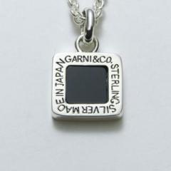 GARNI / ガルニ　Square Onyx Pendant
